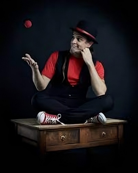 Pasen y Vean: magia y humor familiar con Carlos Adriano en Coceña este 8 de agosto - Concejo de Colunga