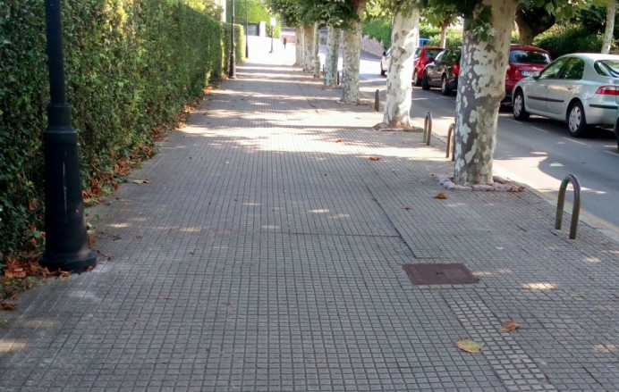 Ayuntamiento Llanes renueva aceras avenida San Pedro - Concejo de Llanes