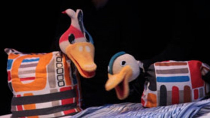 Teatro Arbolé representa “Pato Feo” en el Paraninfo de la Laboral - Sociedad y Cultura