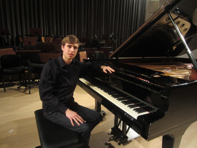 Este sábado, el joven pianista ovetense David Sánchez clausurará el programa Llanes y las letras con un concierto - Concejo de Llanes