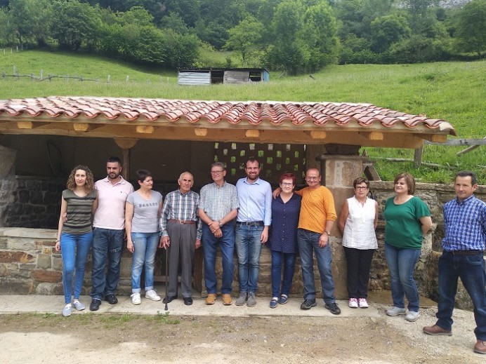 Restaurada la cubierta del lavadero de El Fresnedal - Concejo de Piloña