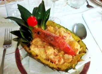 Piña rellena de langostinos - Les recetines