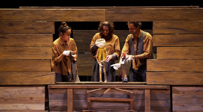 Mar Rojo Teatro cerrará el programa escénico del año mañana 30 de diciembre en el Teatro Riera con PINOCHO, su espectáculo más ambicioso - Concejo de Villaviciosa