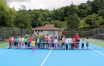 Abierta al público la pista de tenis de La Cueva - Concejo de Piloña