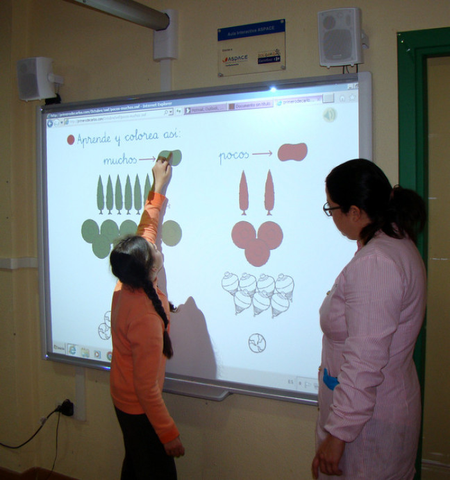 El Gobierno de Asturias mejora la dotación tecnológica de 54 centros educativos públicos con portátiles y paneles interactivos - Educación