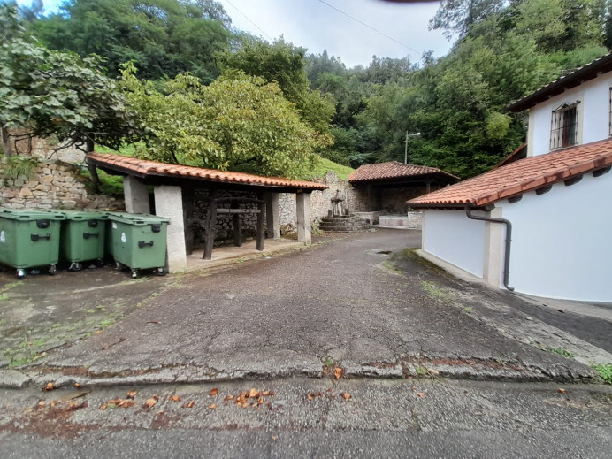 El Ayuntamiento de Llanes concluye diversos trabajos de hormigonado y otras reformas en el Valle Oscuru - Concejo de Llanes
