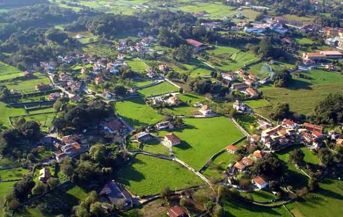 El equipo de gobierno municipal de Llanes presenta una moción en contra de la instalación de plantas de baterías de almacenamiento de energía - Concejo de Llanes