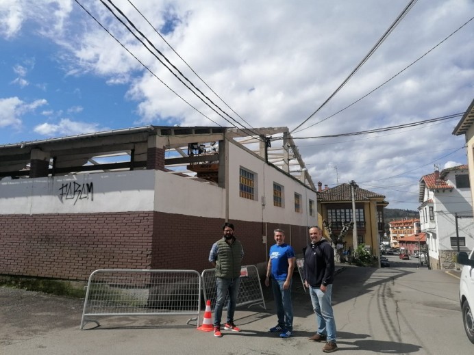 El ayuntamiento de Llanes inicia las obras de renovación de la plaza del ganáu de Posada - Concejo de Llanes
