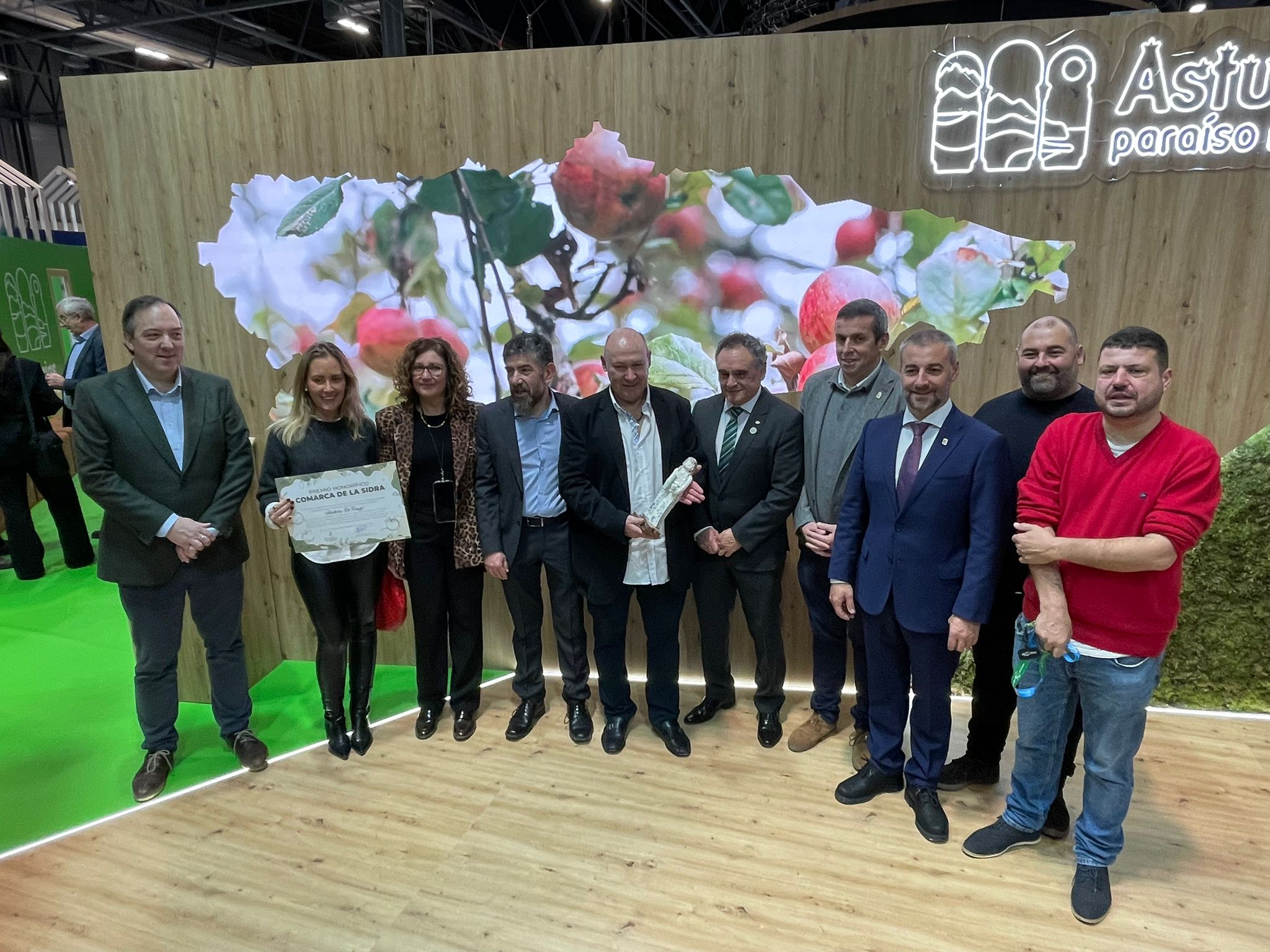 La Comarca de la Sidra entrega su Premio 2025 a Tomás Álvarez-Aja por el impulso turístico de la Hostería de Torazo - Comarca de la Sidra