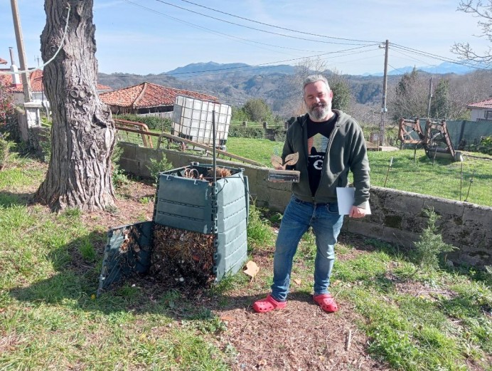 Rubén Farrona, el mejor compostador de Asturias en 2024 tras ganar el concurso ‘Hago buen compost’ - Concejo de Cabranes