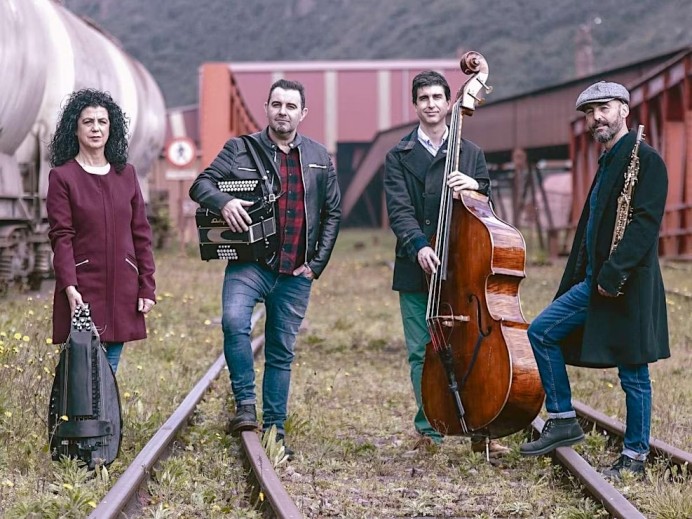 La Bonturné: XVI Premiu Camaretá al Mejor Cantar en Llingua Asturiana - Concejo de Llanes