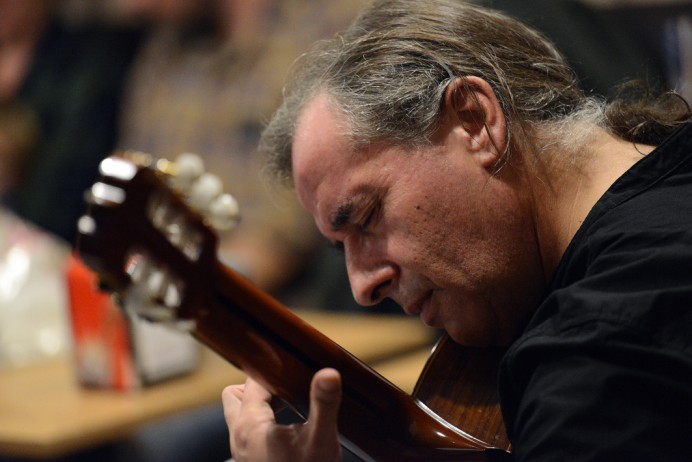 Concierto de Guitarra Clásica, de la mano de Tom Prendes - Concejo de Ribadesella