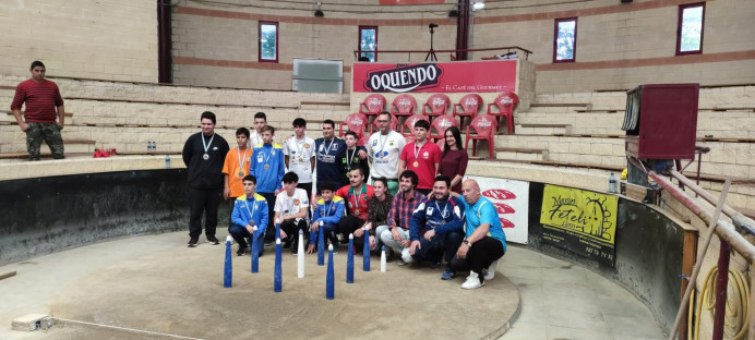 Triunfo de los infantiles de la peña bolística Venta los Probes - Concejo de Llanes