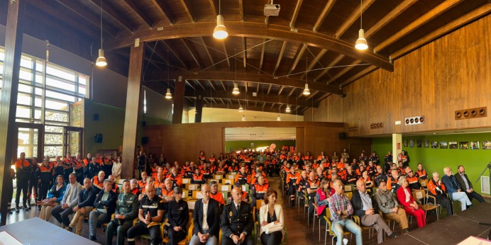 El consejero de Fomento valora la labor y el compromiso del voluntariado de Protección Civil en una jornada en Sobrescobio - Asturias