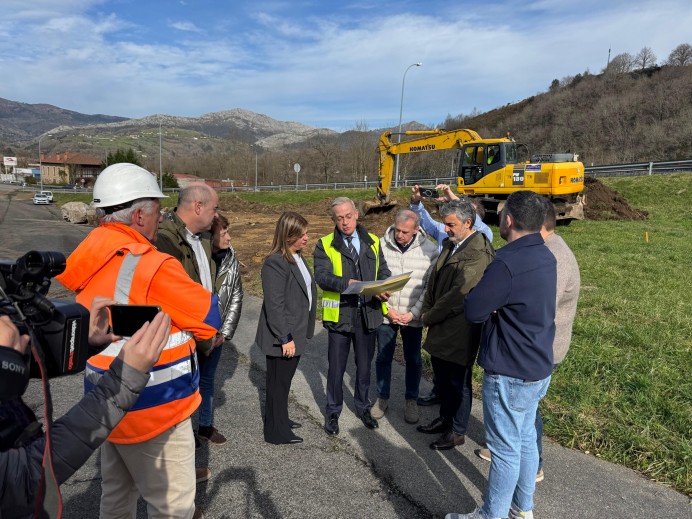 Fomento inicia la ampliación del puente Emilio Llamedo en Arriondas, que movilizará una inversión global de 5,2 millones - Concejo de Parres