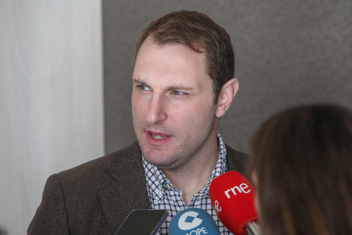 Adrián Pumares exige al Gobierno de España revocar la sobreprotección del lobo y reclama al Principado un pago justo por los daños ocasionados por la fauna salvaje - Asturias