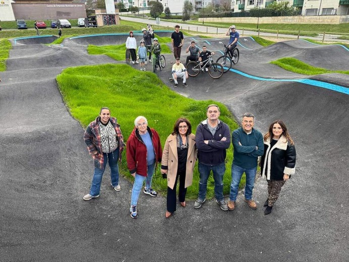 El Ayuntamiento de Llanes inaugura la nueva pista de Pump Track en La Arquera - Concejo de Llanes