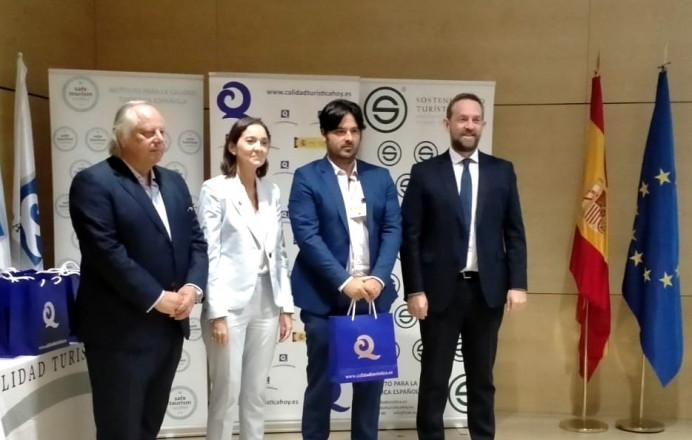 Alcalde de Llanes en Madrid, Banderas Q Calidad playas - Concejo de Llanes