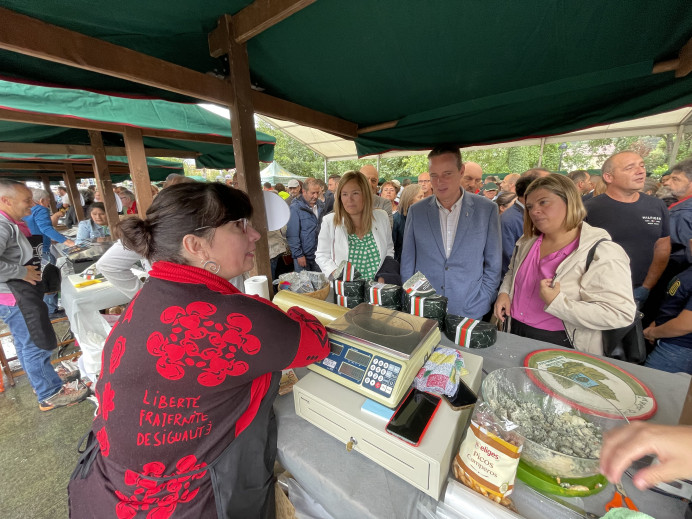 Medio Rural incrementa las ayudas a la promoción del queso Cabrales un 50% en 2023 - Concejo de Cabrales