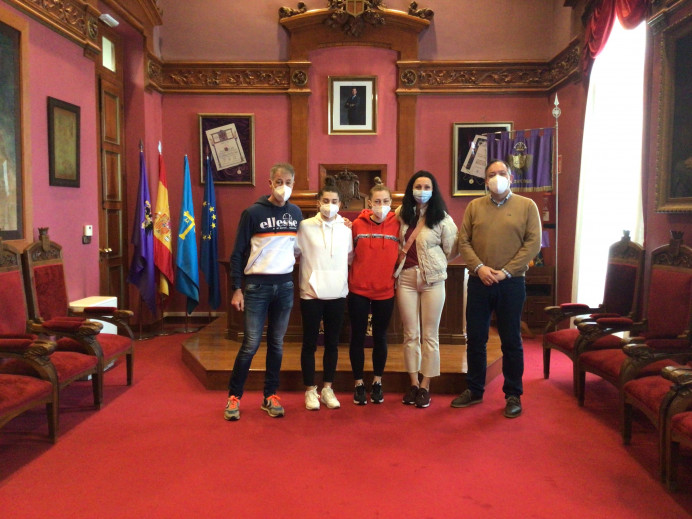 Recepción a las dos primeras personas desplazadas por la guerra - Concejo de Villaviciosa