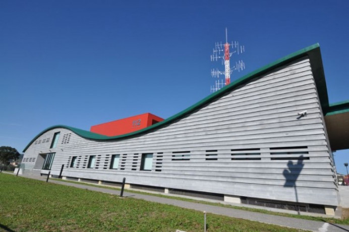 Herido un hombre tras quedar atrapado por un motocultor en Piloña - Concejo de Piloña