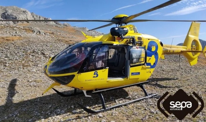 Rescate en Cabrales: Bomberos de Asturias auxilian a una ciclista herida y a un parapentista en Cantabria - Sucesos