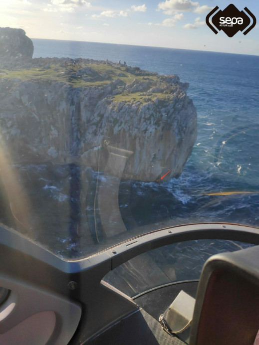 Rescate en la playa de Cuevas - Concejo de Llanes