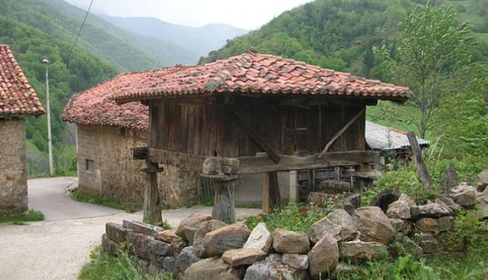 Cultura pone en marcha el proyecto Pegoyu, almacén de horros para facilitar la conservación y restauración de elementos etnográficos - Asturias