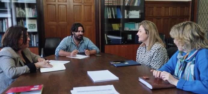 Reunión del Alcalde de Llanes con la Consejera de Educación - Concejo de Llanes