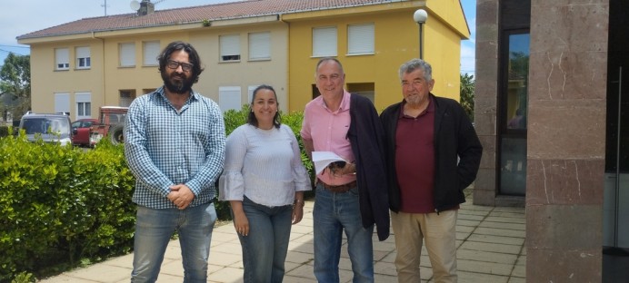 Reunión de trabajo de la Alcaldía de Llanes con la nueva Junta Vecinal de Nueva - Concejo de Llanes
