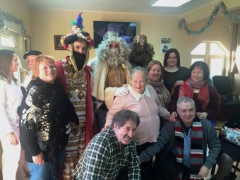 Los Reyes Magos visitaron a los mayores de Colunga - Concejo de Colunga