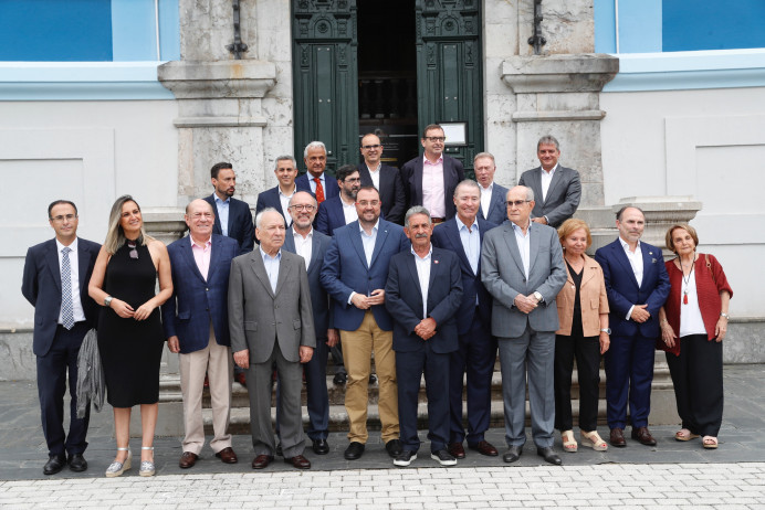 Adrián Barbón asiste en el Archivo de Indianos y Museo de la Emigración a la cita que homenajea los lazos históricos y construye alianzas - Concejo de Ribadedeva