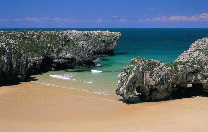 El pleno municipal de Llanes acuerda por unanimidad elaborar un proyecto de senda peatonal entre Nueva y Cuevas del Mar, y solicita al Principado su construcción. - Concejo de Llanes
