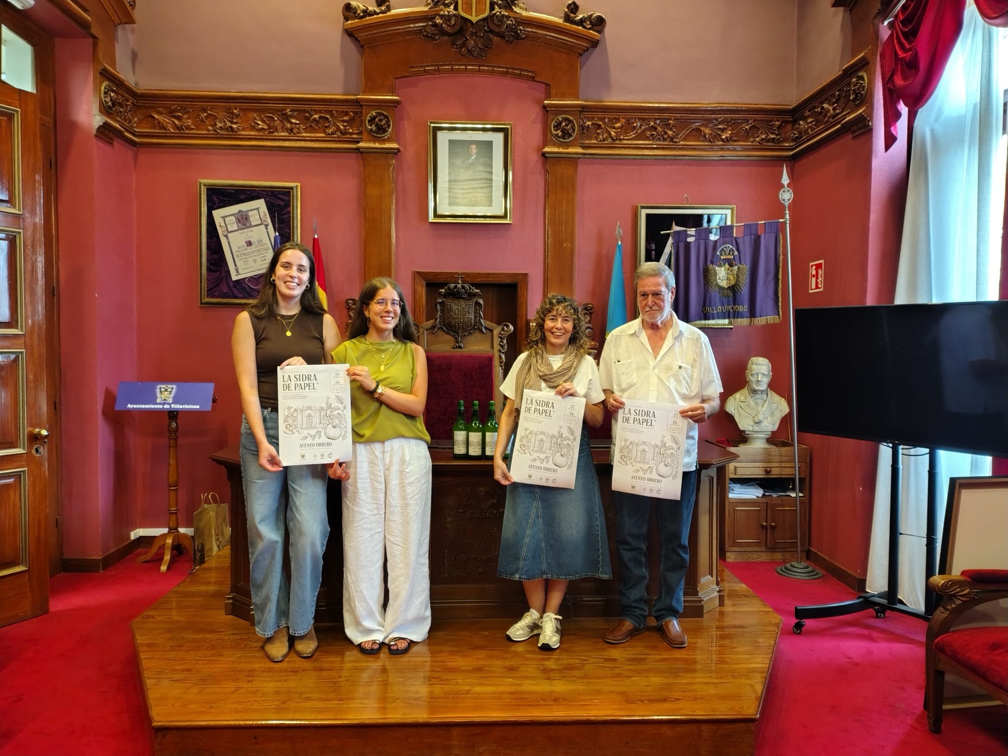 Villaviciosa acoge "La Sidra de Papel", una exposición con más de 500 referencias de la colección de Fernando Paredano - Concejo de Villaviciosa
