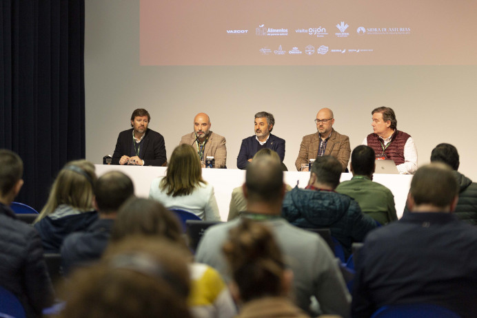 El primer día del Asturies Cider Congress da el pistoletazo de salida a un congreso lleno de expertos sidreros y a un esperado festival para este fin de semana - Asturias