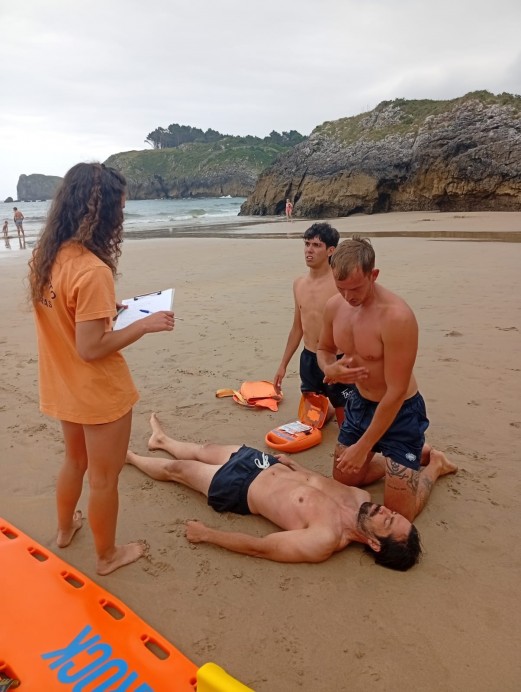 Simulacros de rescate en las playas de Palombina y Toró para reforzar la seguridad - Concejo de Llanes