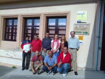 Los alumnos del Taller de Empleo de la Comarca de la Sidra fueron atacados por un enjambre de avispas el pasado viernes. - Concejo de Colunga