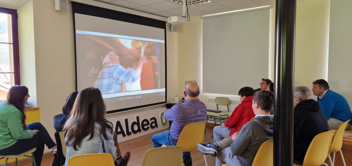 El valle de Peón-Candanal y Arroes ponen en marcha una plataforma digital vecinal para recuperar y poner en valor la cultura local - Concejo de Villaviciosa