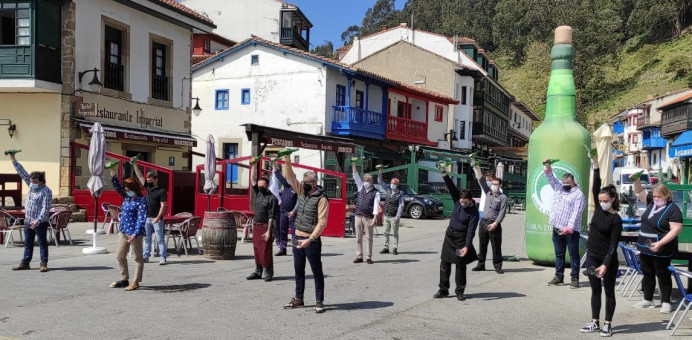 La hostelería de Tazones se compromete con la Sidra de Asturias - Concejo de Villaviciosa