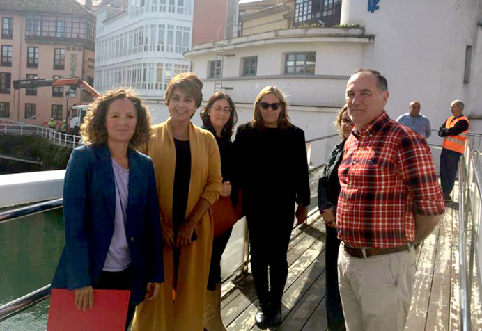 El Principado instala un nuevo pantalán en la dársena interior del puerto de Llanes para resguardar los barcos en caso de temporal - Concejo de Llanes