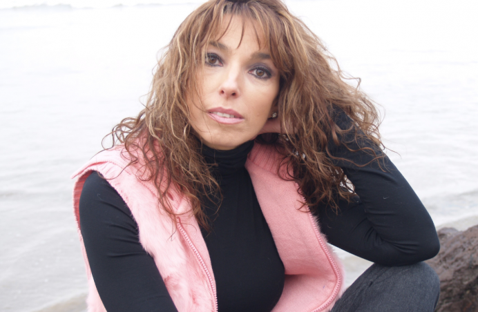 Tina Gutiérrez ofrece un concierto dedicado a las mujeres y contra la violencia de género - Concejo de Piloña