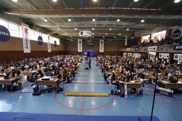 Más de 150 estudiantes de Asturias participan en un programa educativo para dirigir su propia empresa en Internet - Educación