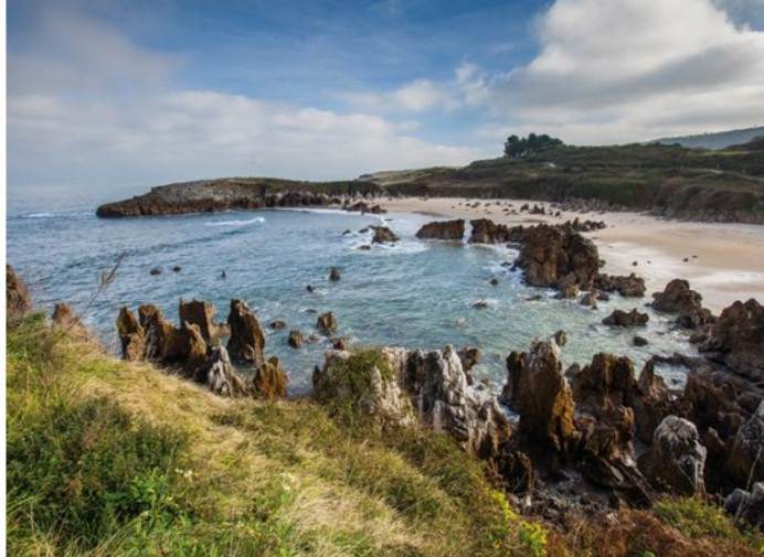 El Ayuntamiento de Llanes adjudica la iluminación de la senda de Toró con paneles fotovoltaicos en 29.524 euros. - Concejo de Llanes