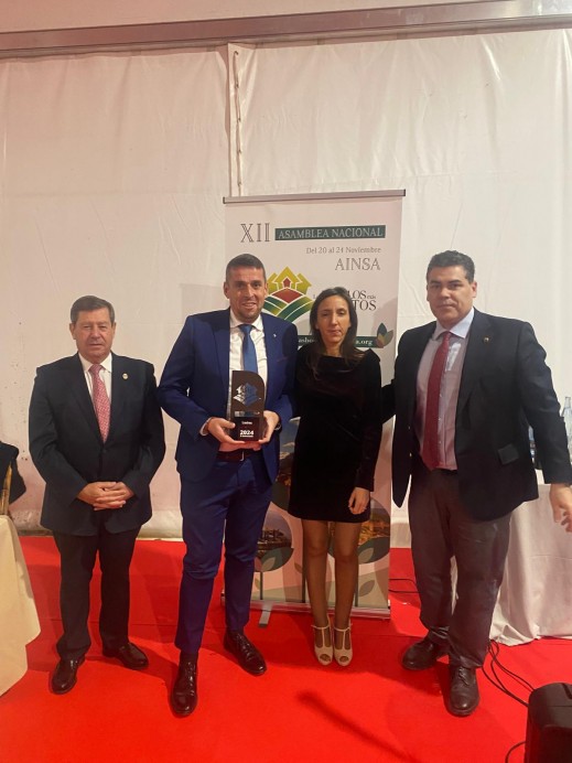 Los Pueblos Más Bonitos de España cierra en Aínsa su XII asamblea, con un reconocimiento especial a Lastres por su décimo aniversario - Concejo de Colunga