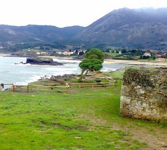 Señalizadas las trincheras de La Isla con un panel informativo - Concejo de Colunga