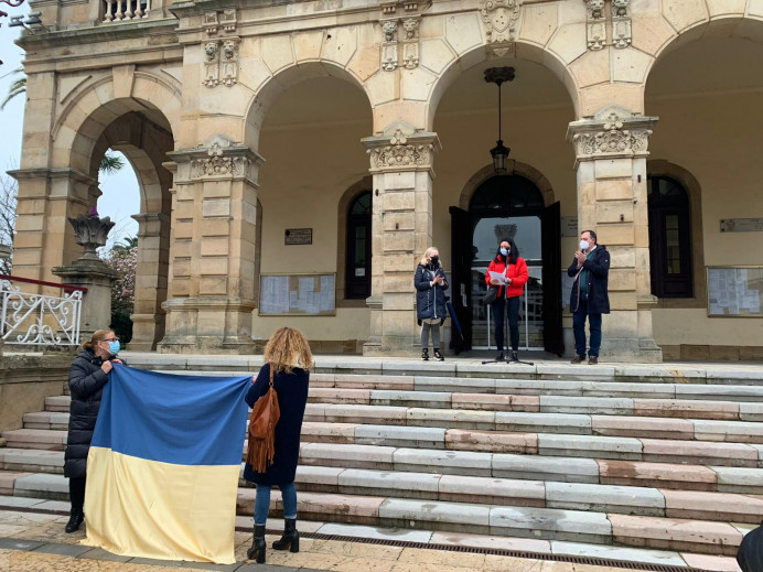 Concentración por Ucrania en Villaviciosa - Concejo de Villaviciosa