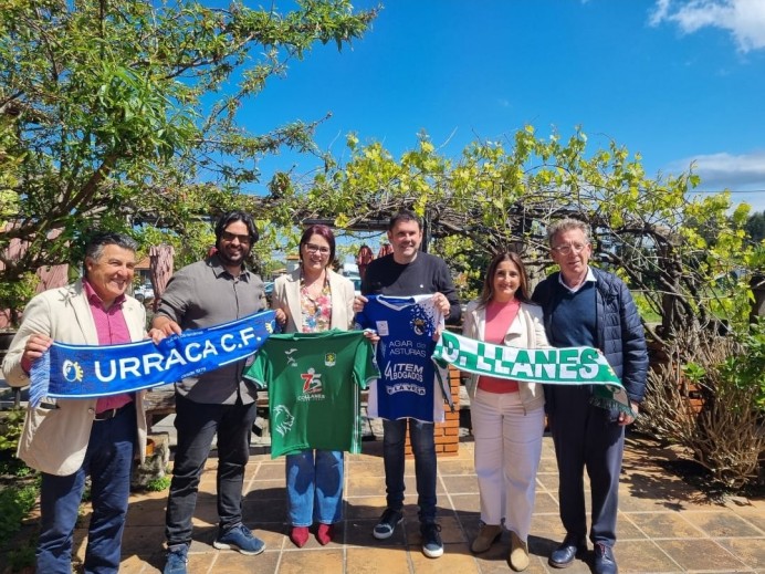 Comida de hermandad previa al derbi CD Llanes - Urraca CF que se juega mañana en Posada - Concejo de Llanes