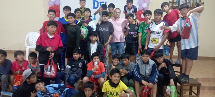 Boleros y solidaridad en Cangas de Onís para recaudar material escolar - Concejo de Cangas de Onís