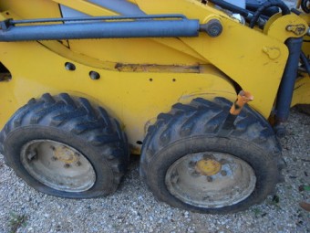 Acto vandálico en una motoniveladora municipal - Concejo de Llanes