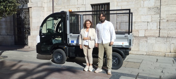El Ayuntamiento de Llanes recibió el primero de los cuatro vehículos eléctricos adquiridos para servicios municipales - Concejo de Llanes